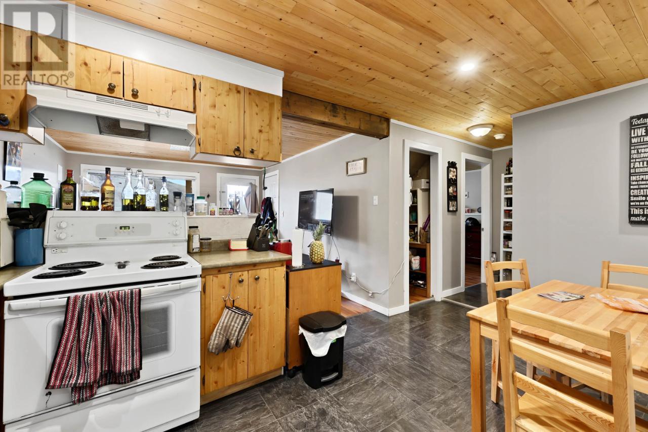 2090/2092 WESTSYDE Road, Kamloops