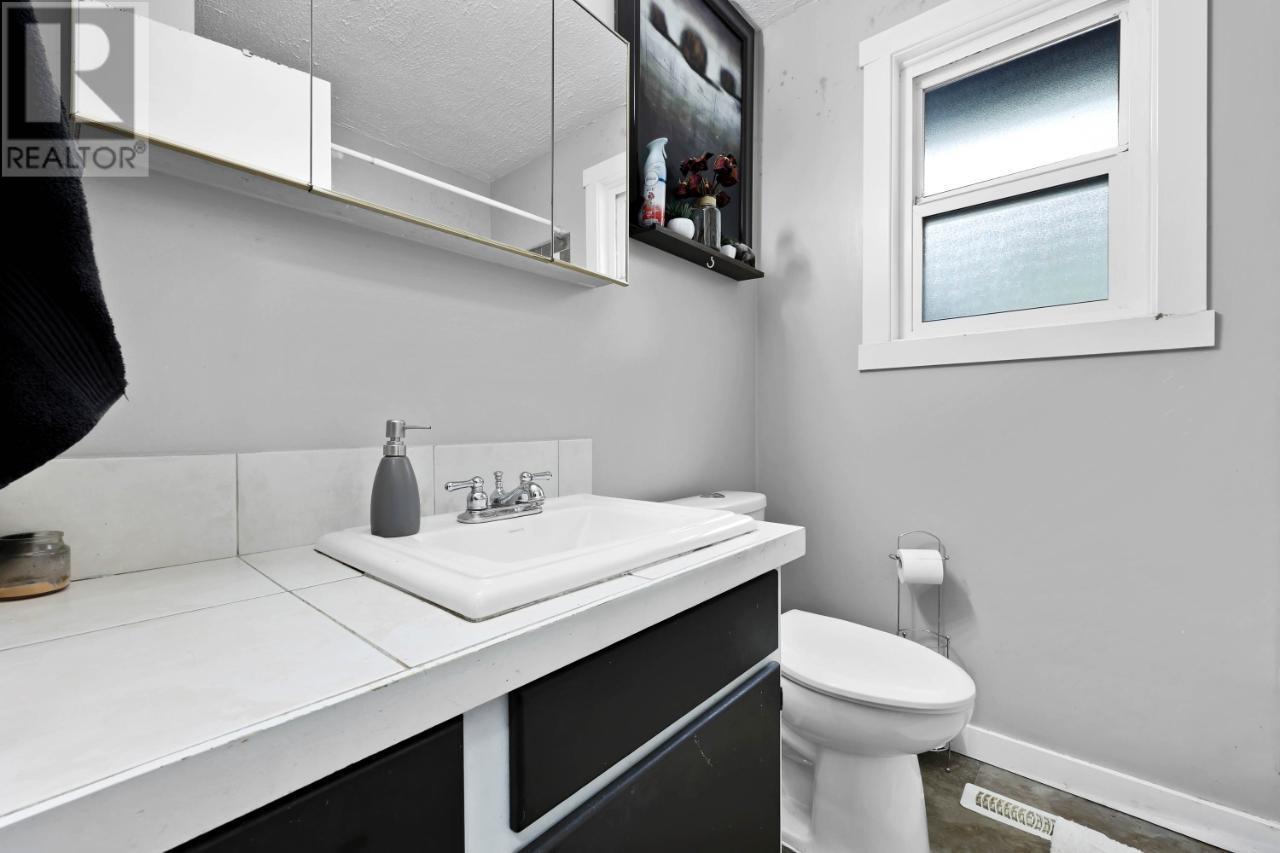 2090/2092 WESTSYDE Road, Kamloops