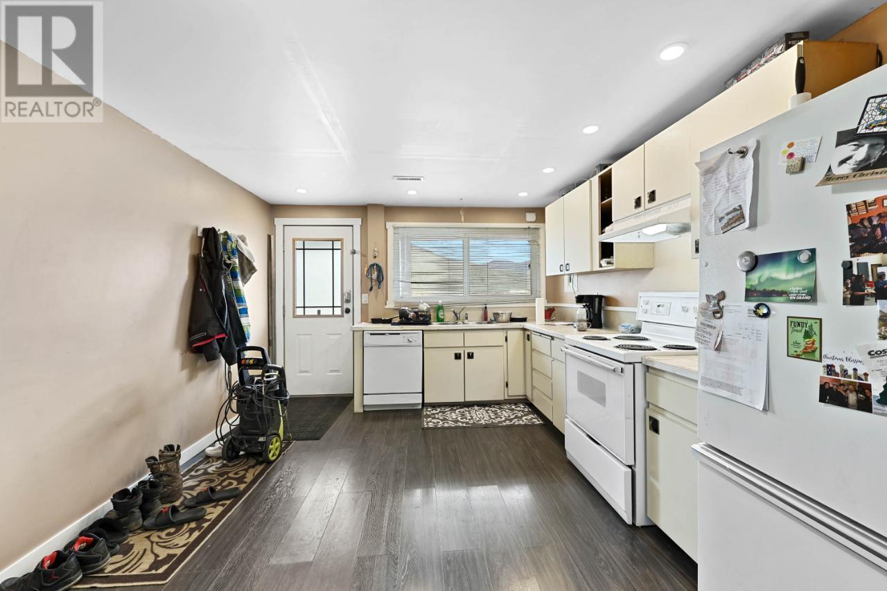 2090/2092 WESTSYDE Road, Kamloops