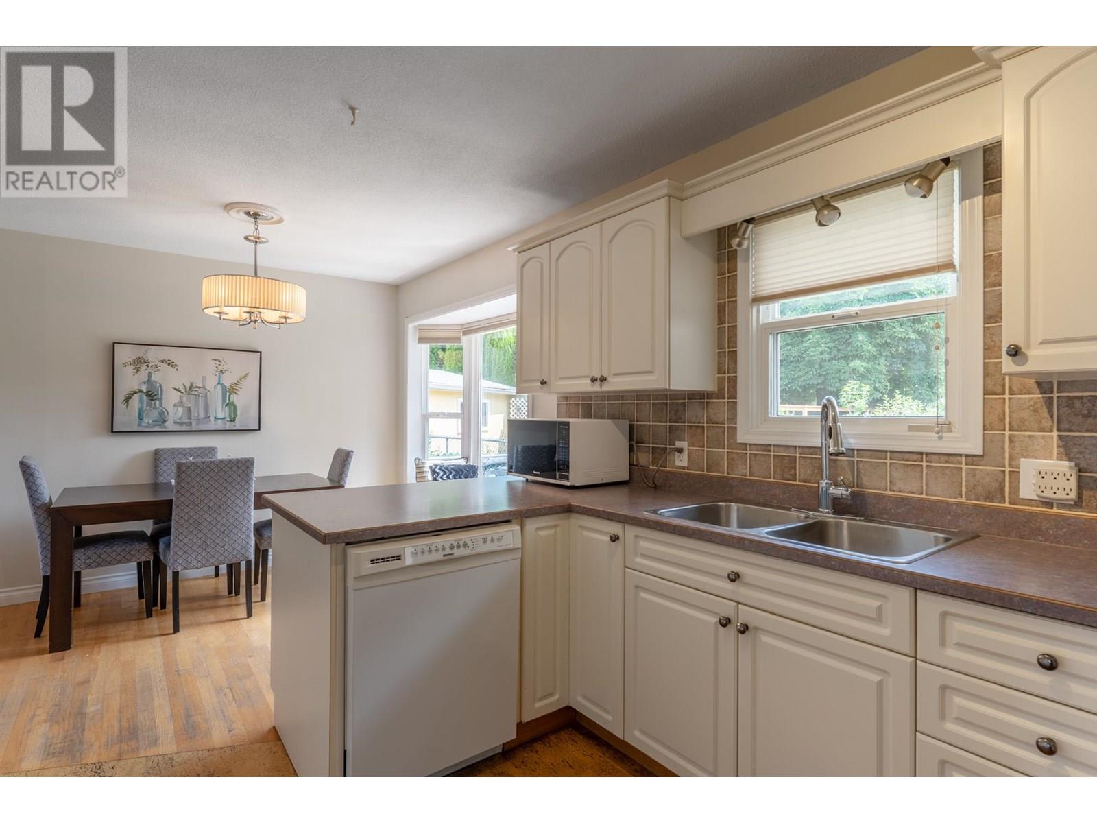  405 Macaden Court, Kelowna