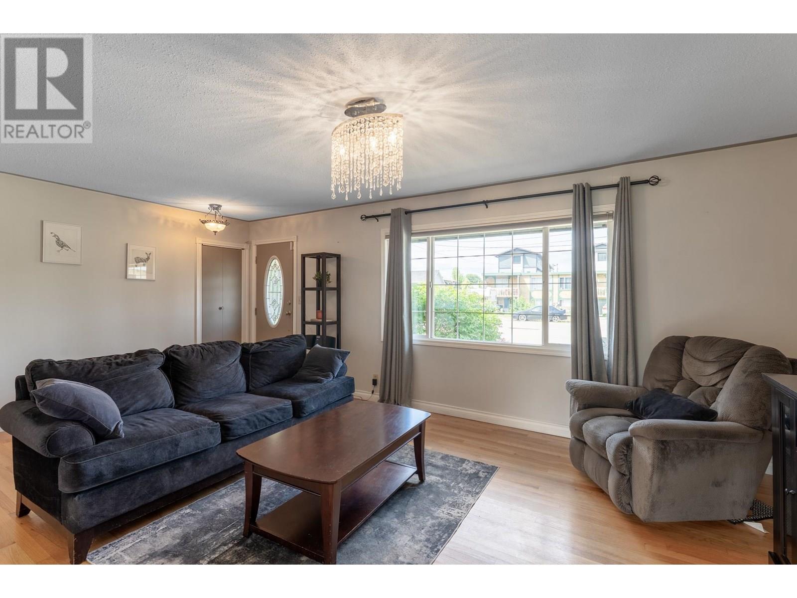  405 Macaden Court, Kelowna