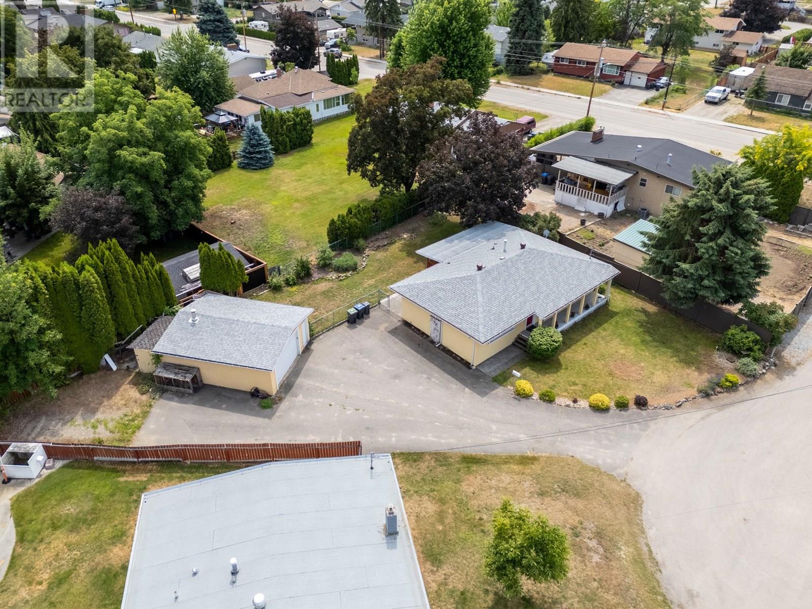  405 Macaden Court, Kelowna