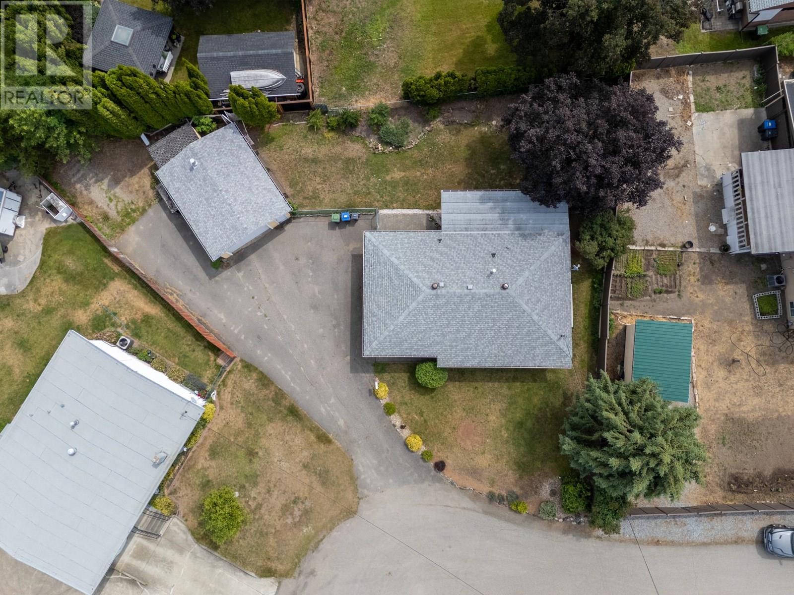 405 Macaden Court, Kelowna