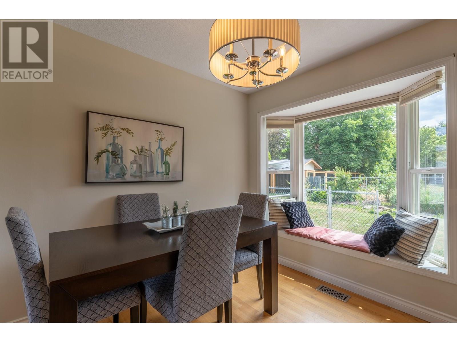  405 Macaden Court, Kelowna