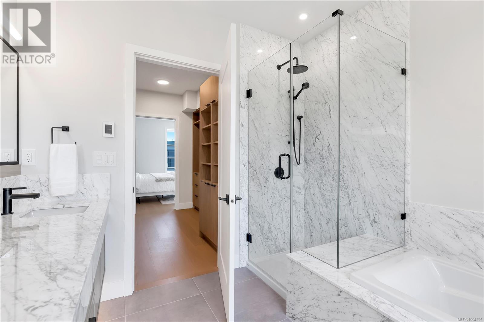Photo 30 of 5 2590 Penrhyn St, Saanich BC