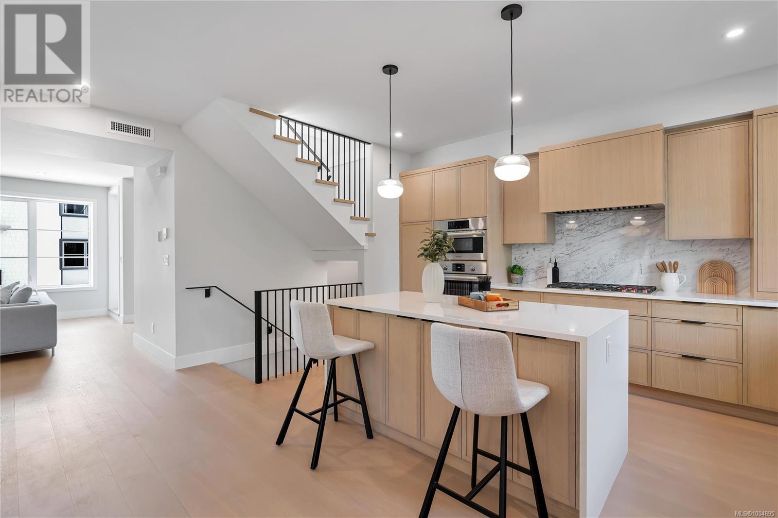 Photo 9 of 5 2590 Penrhyn St, Saanich BC