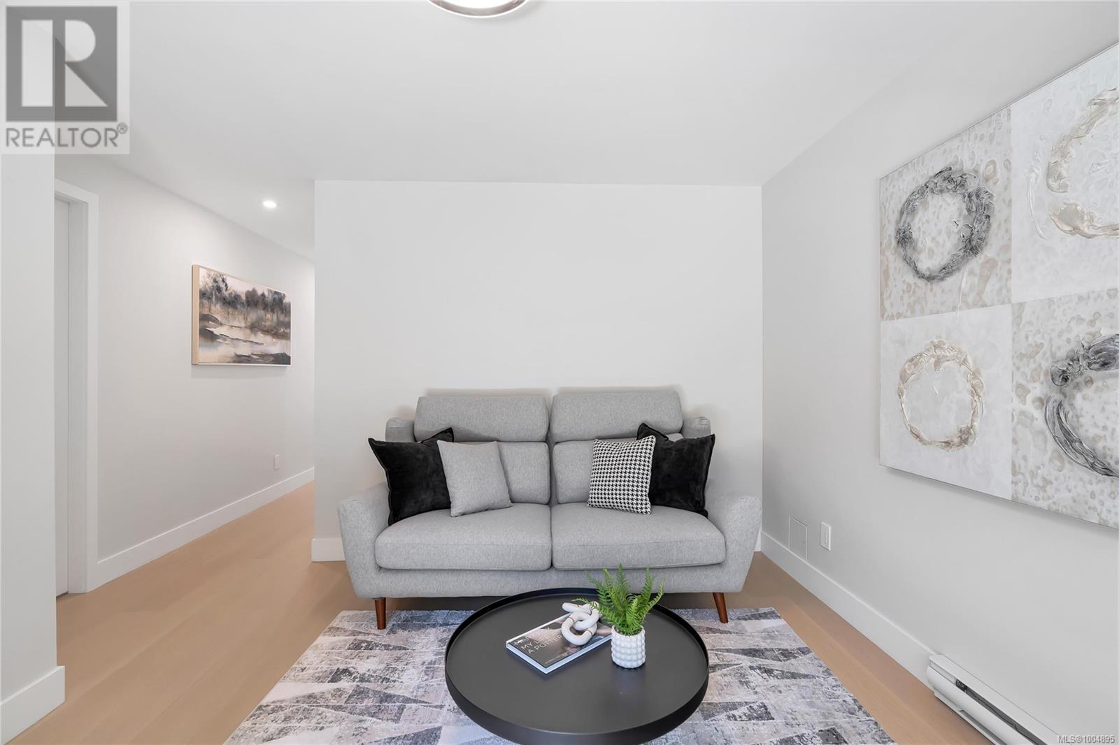Photo 41 of 5 2590 Penrhyn St, Saanich BC