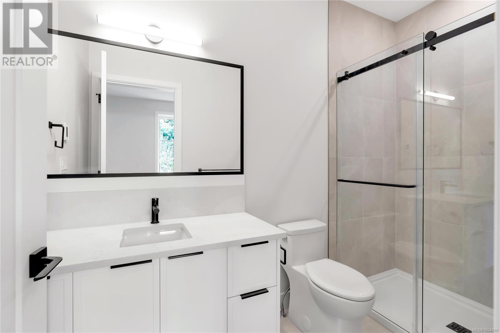 Photo 39 of 5 2590 Penrhyn St, Saanich BC