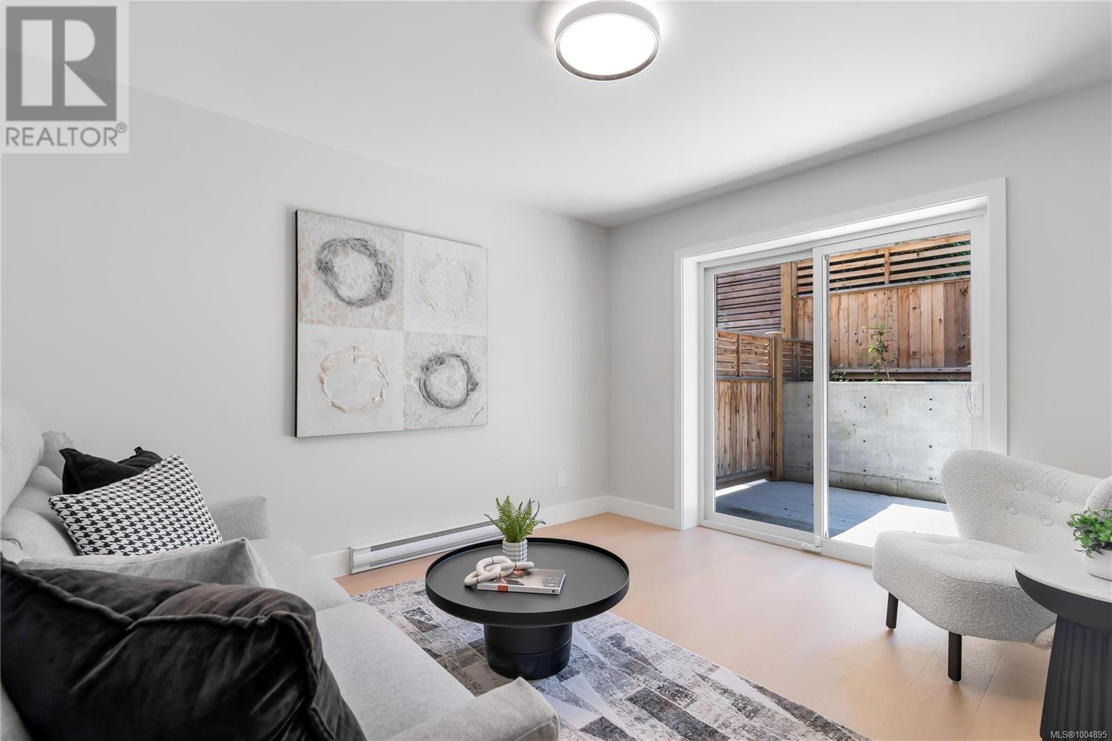 Photo 40 of 5 2590 Penrhyn St, Saanich BC