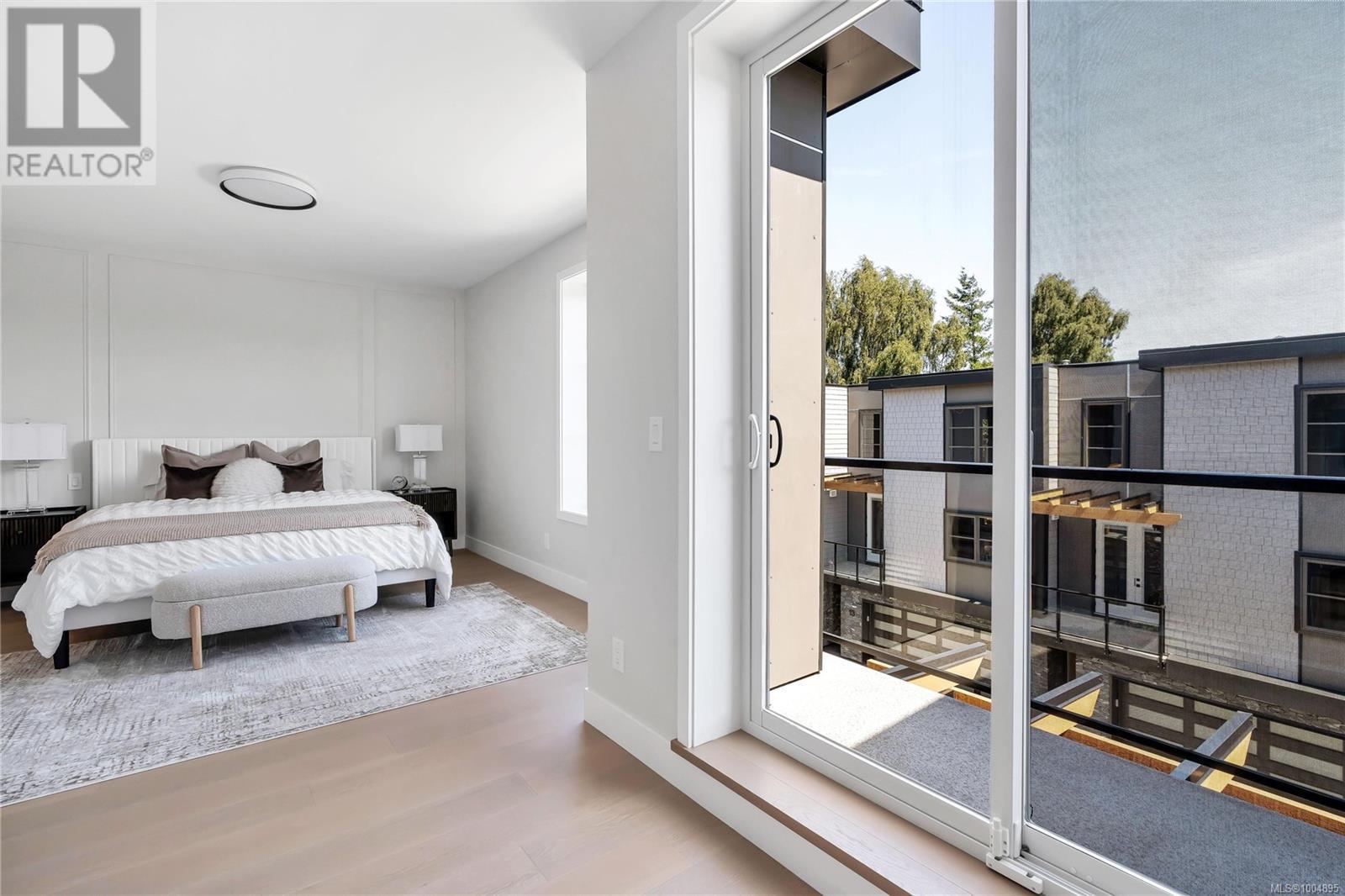 Photo 25 of 5 2590 Penrhyn St, Saanich BC