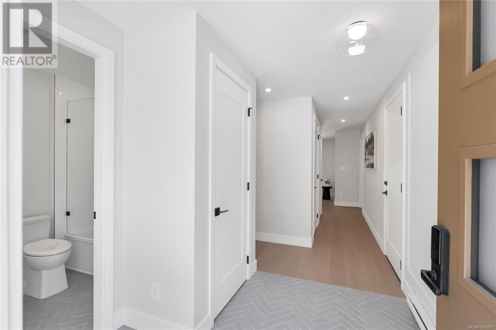 Photo 45 of 5 2590 Penrhyn St, Saanich BC
