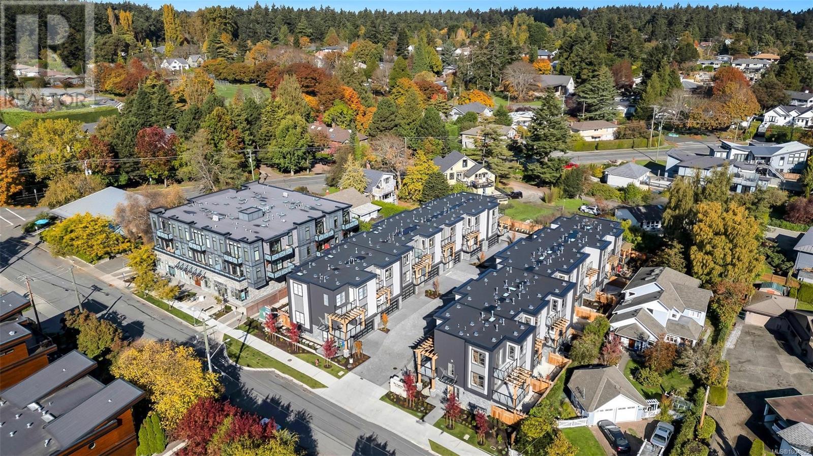 Photo 47 of 5 2590 Penrhyn St, Saanich BC