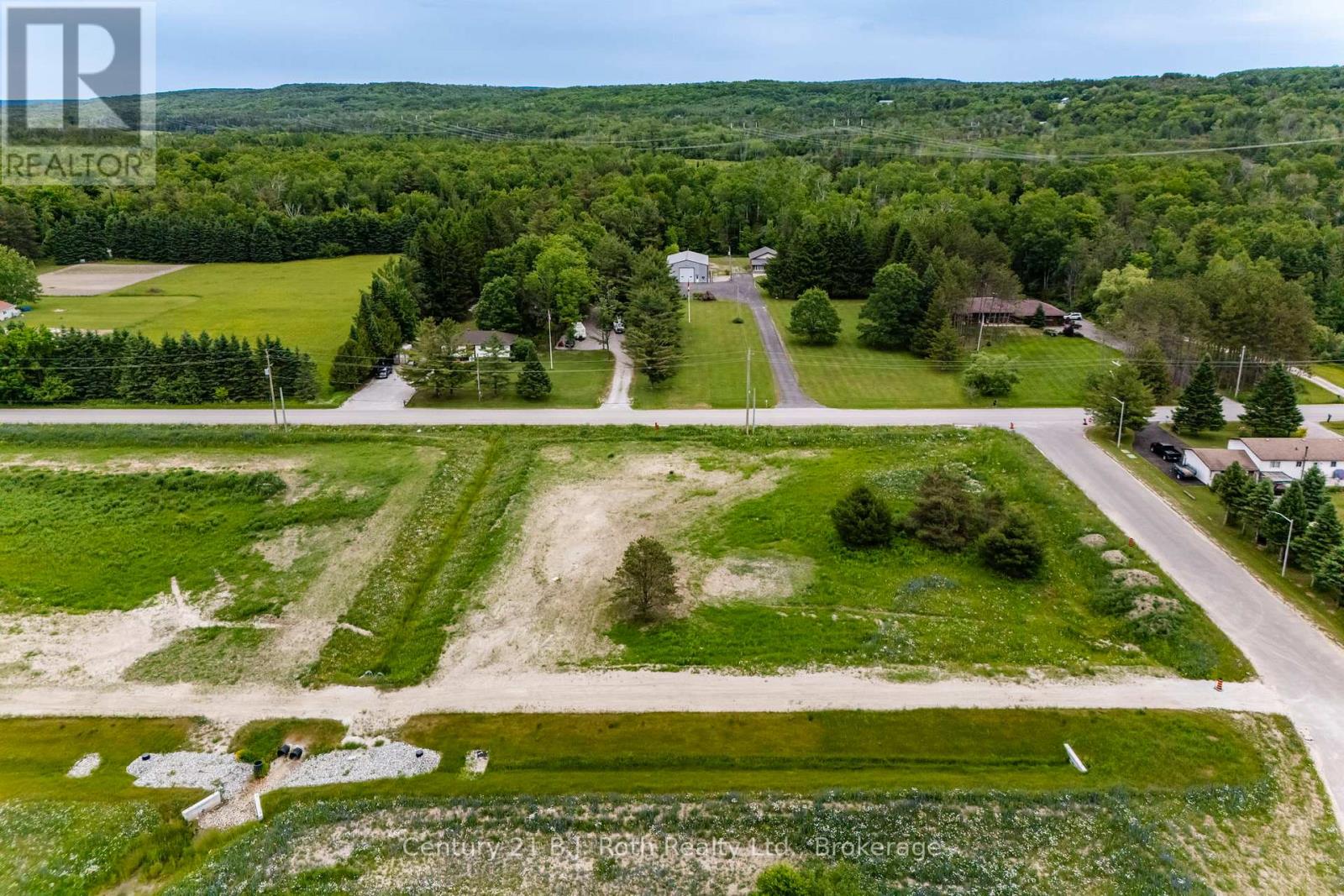 Photo 4 of 7 Scarlett Line, Springwater ON