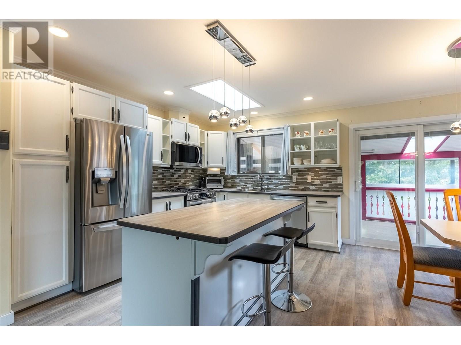 207 Ponderosa Avenue, Logan Lake