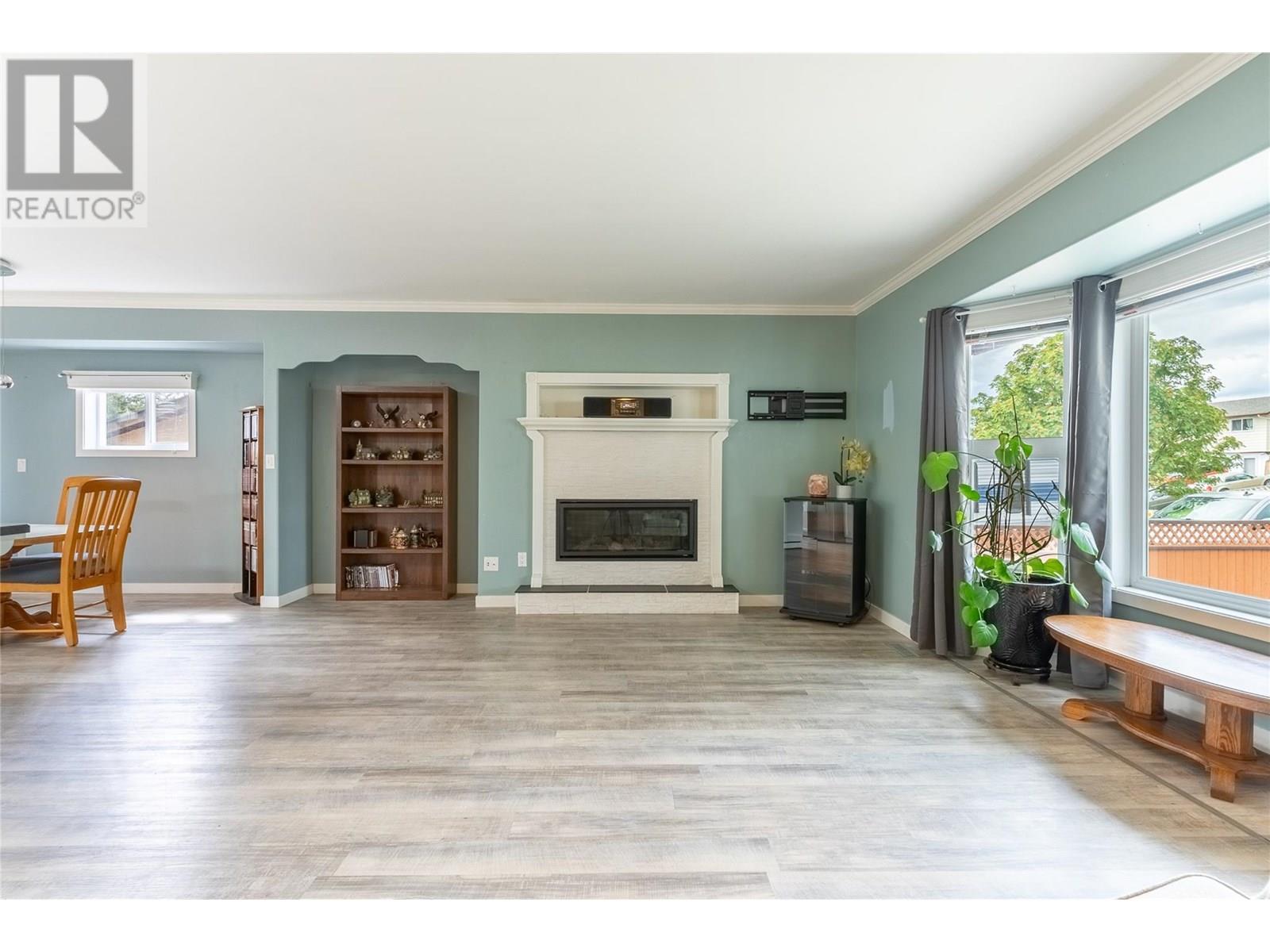 207 Ponderosa Avenue, Logan Lake