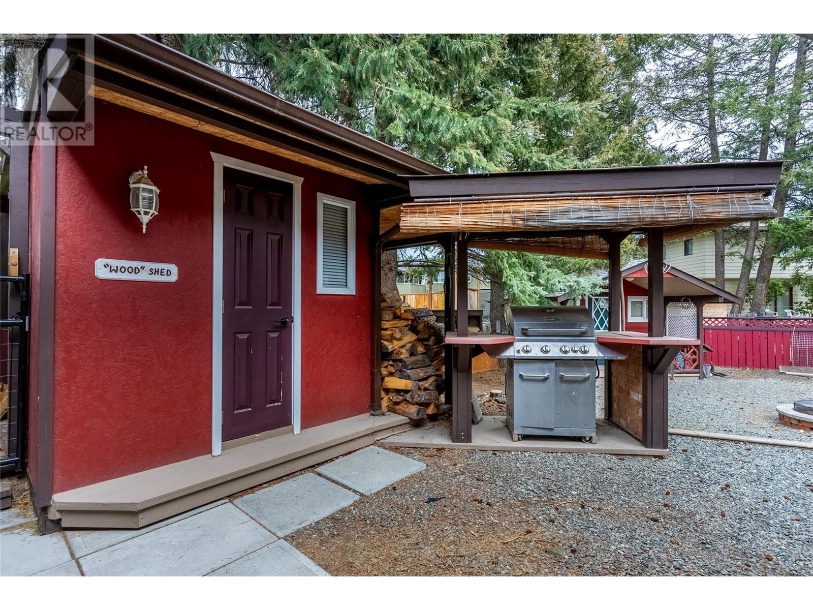 207 Ponderosa Avenue, Logan Lake