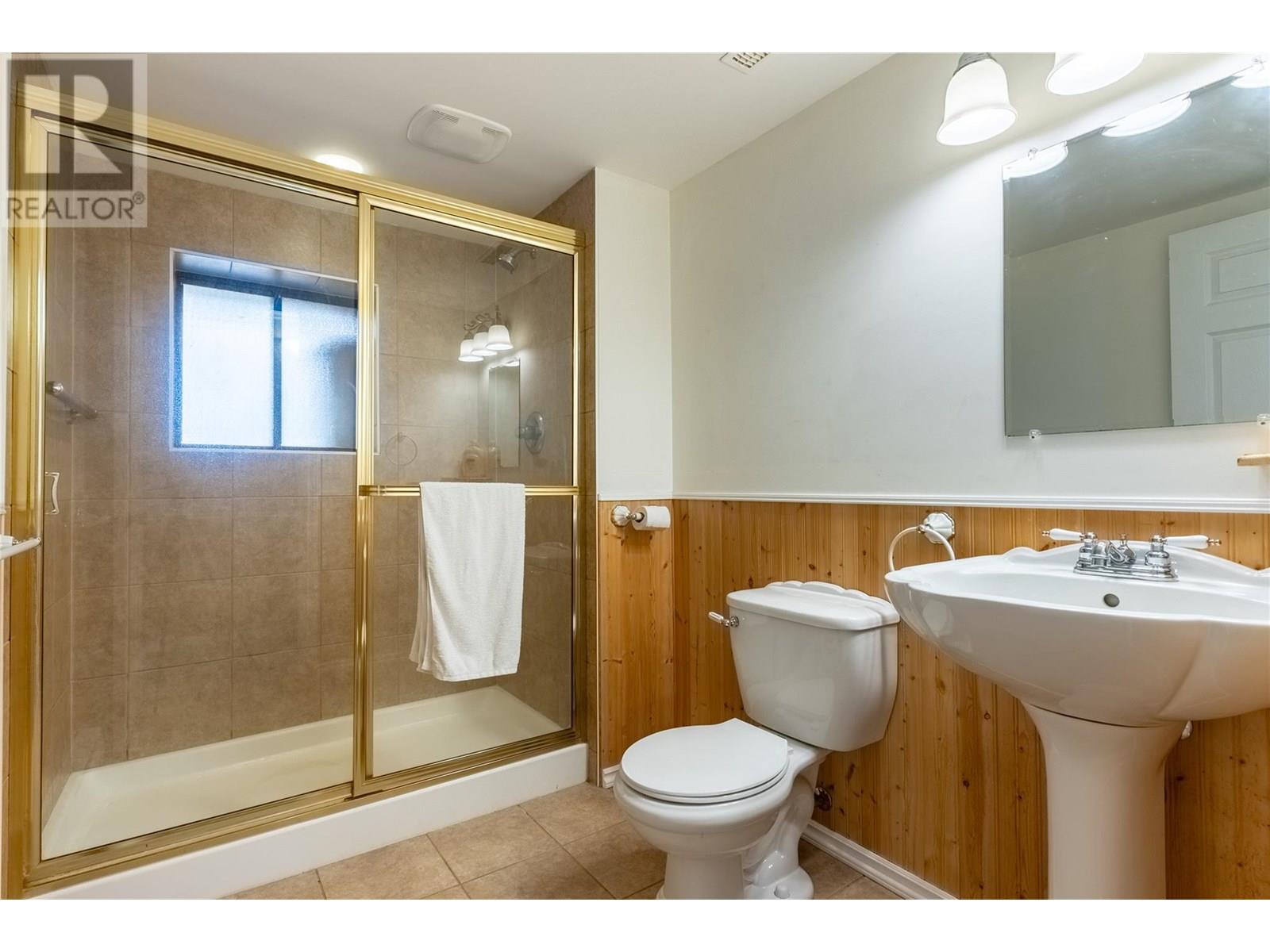 207 Ponderosa Avenue, Logan Lake