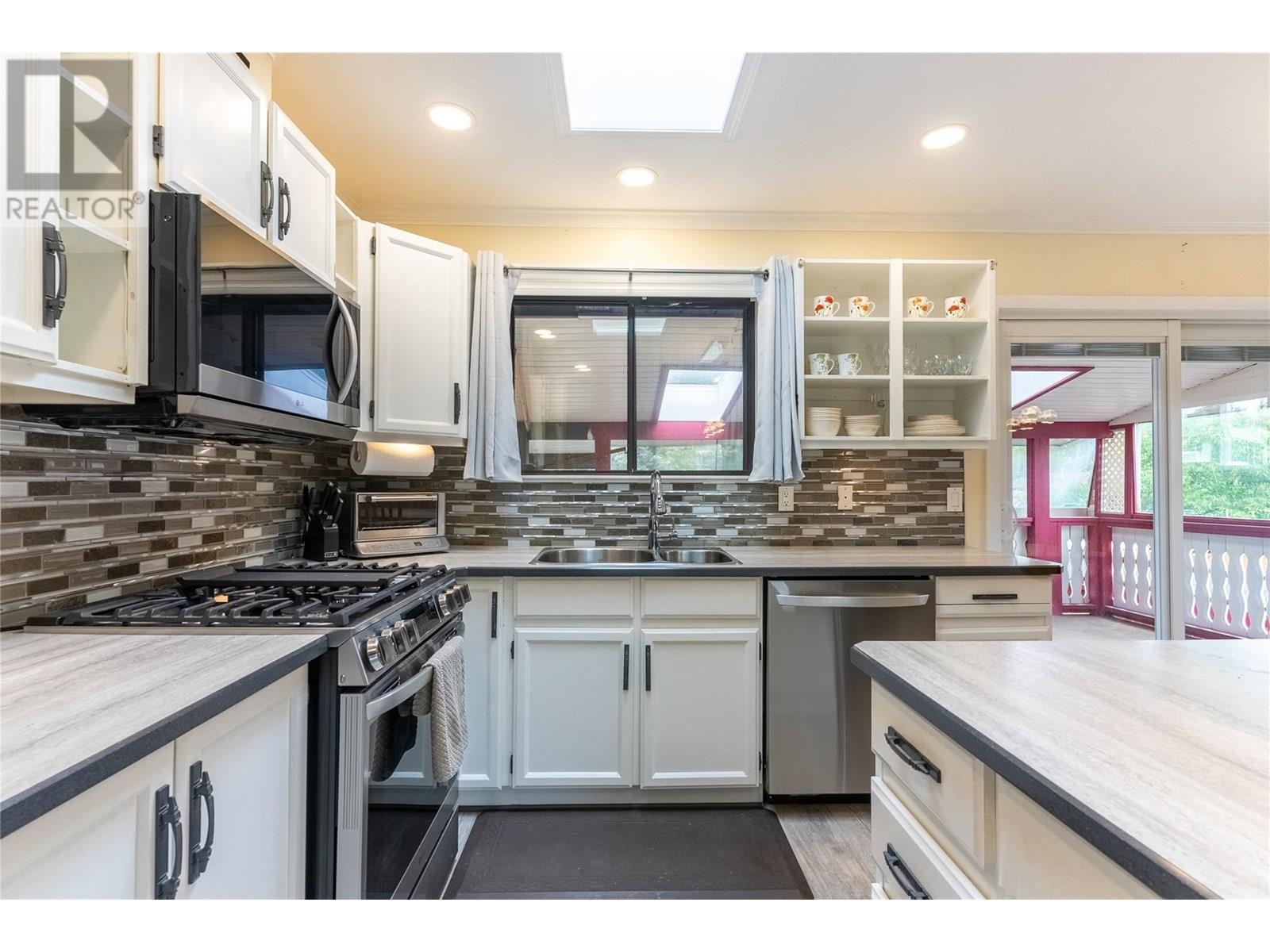 207 Ponderosa Avenue, Logan Lake