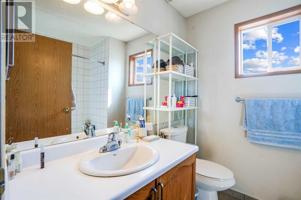 Single Family House for Sale in  Rivercrest Close SE Riverbend Calgary 