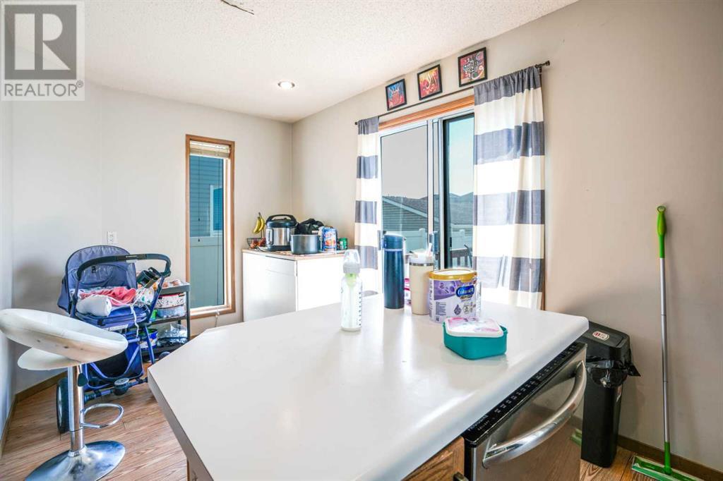 Single Family House for Sale in  Rivercrest Close SE Riverbend Calgary 