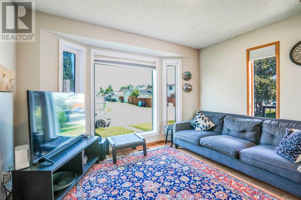 Single Family House for Sale in  Rivercrest Close SE Riverbend Calgary 