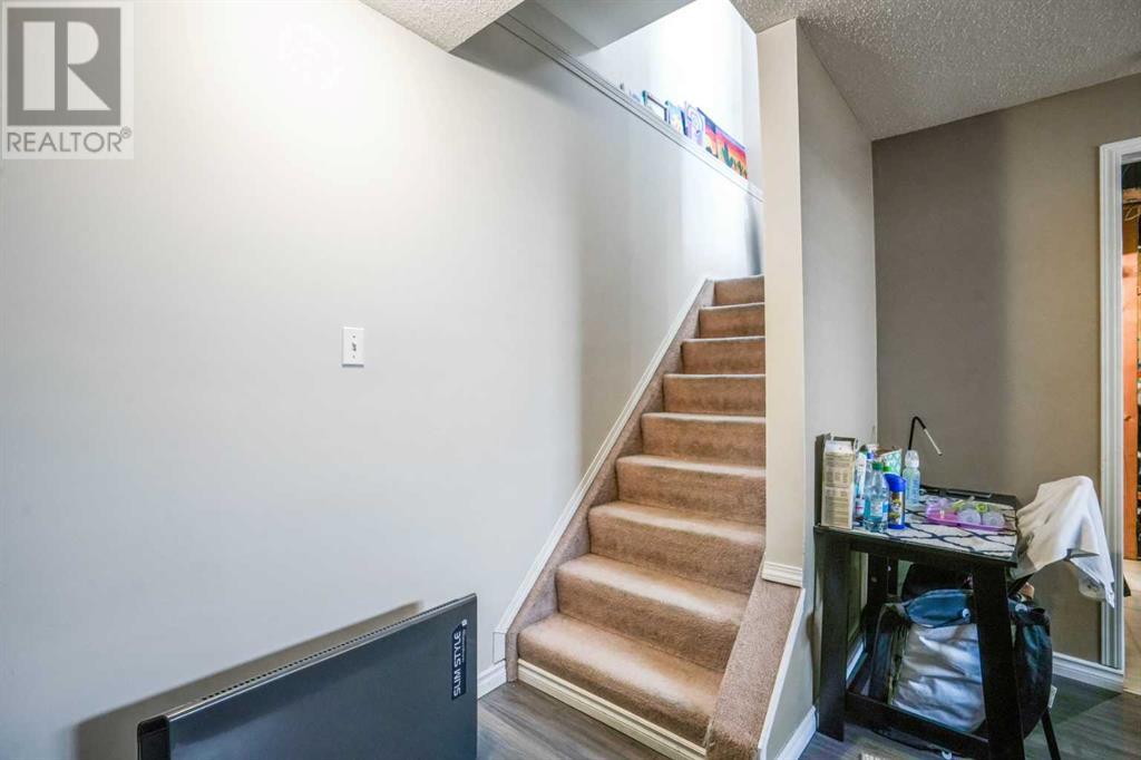 Single Family House for Sale in  Rivercrest Close SE Riverbend Calgary 