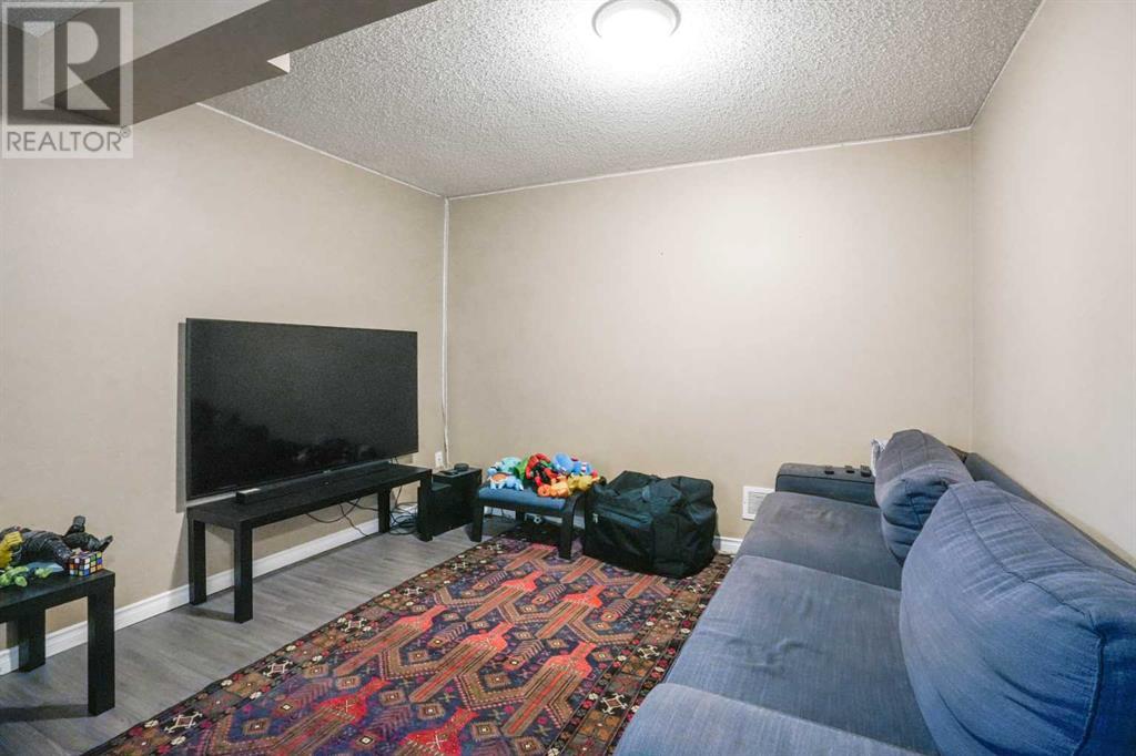 Single Family House for Sale in  Rivercrest Close SE Riverbend Calgary 