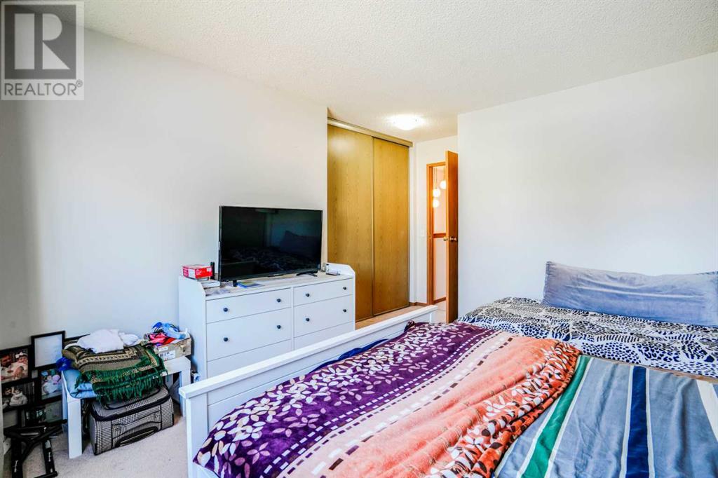 Single Family House for Sale in  Rivercrest Close SE Riverbend Calgary 