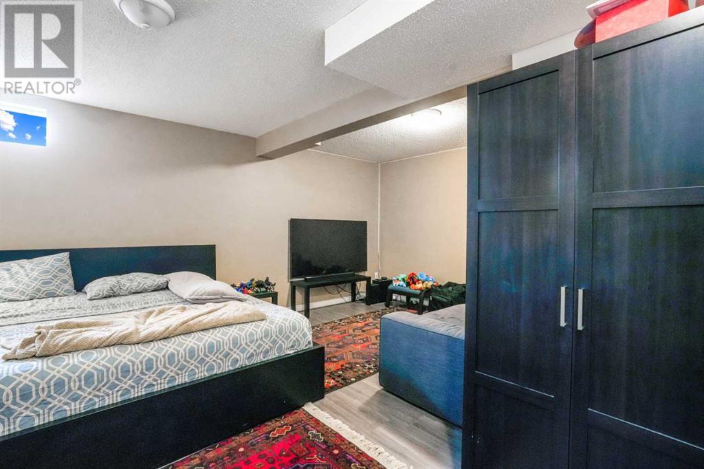 Single Family House for Sale in  Rivercrest Close SE Riverbend Calgary 