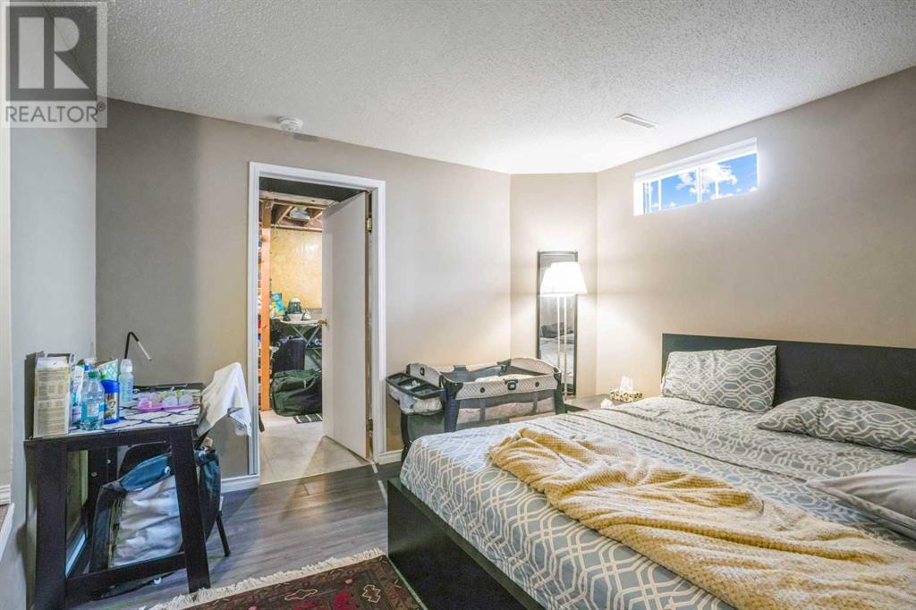 Single Family House for Sale in  Rivercrest Close SE Riverbend Calgary 