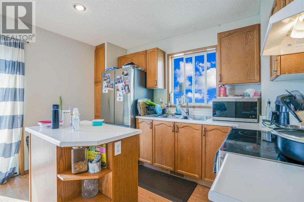 Single Family House for Sale in  Rivercrest Close SE Riverbend Calgary 