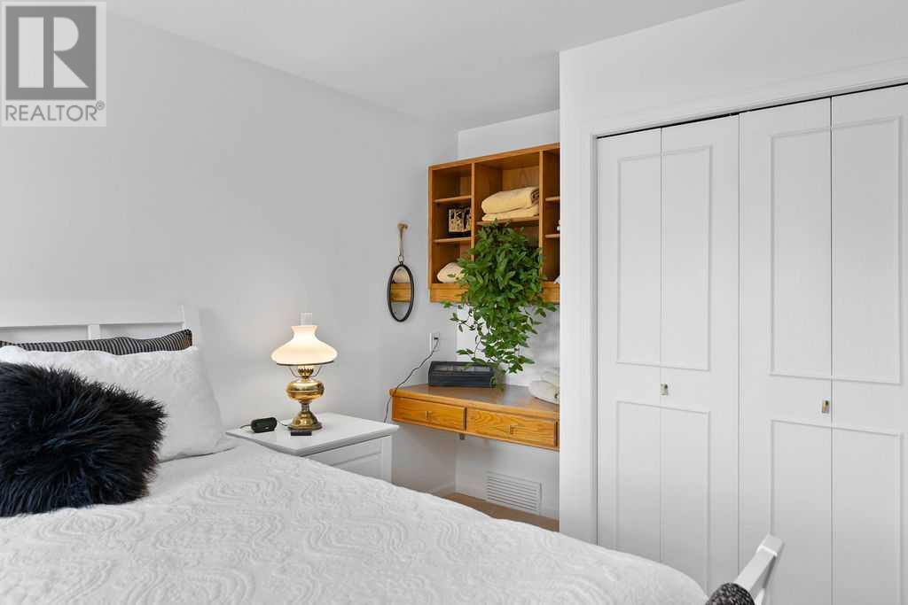 Single Family House for Sale in  Woodbriar Circle SW Woodbine Calgary 
