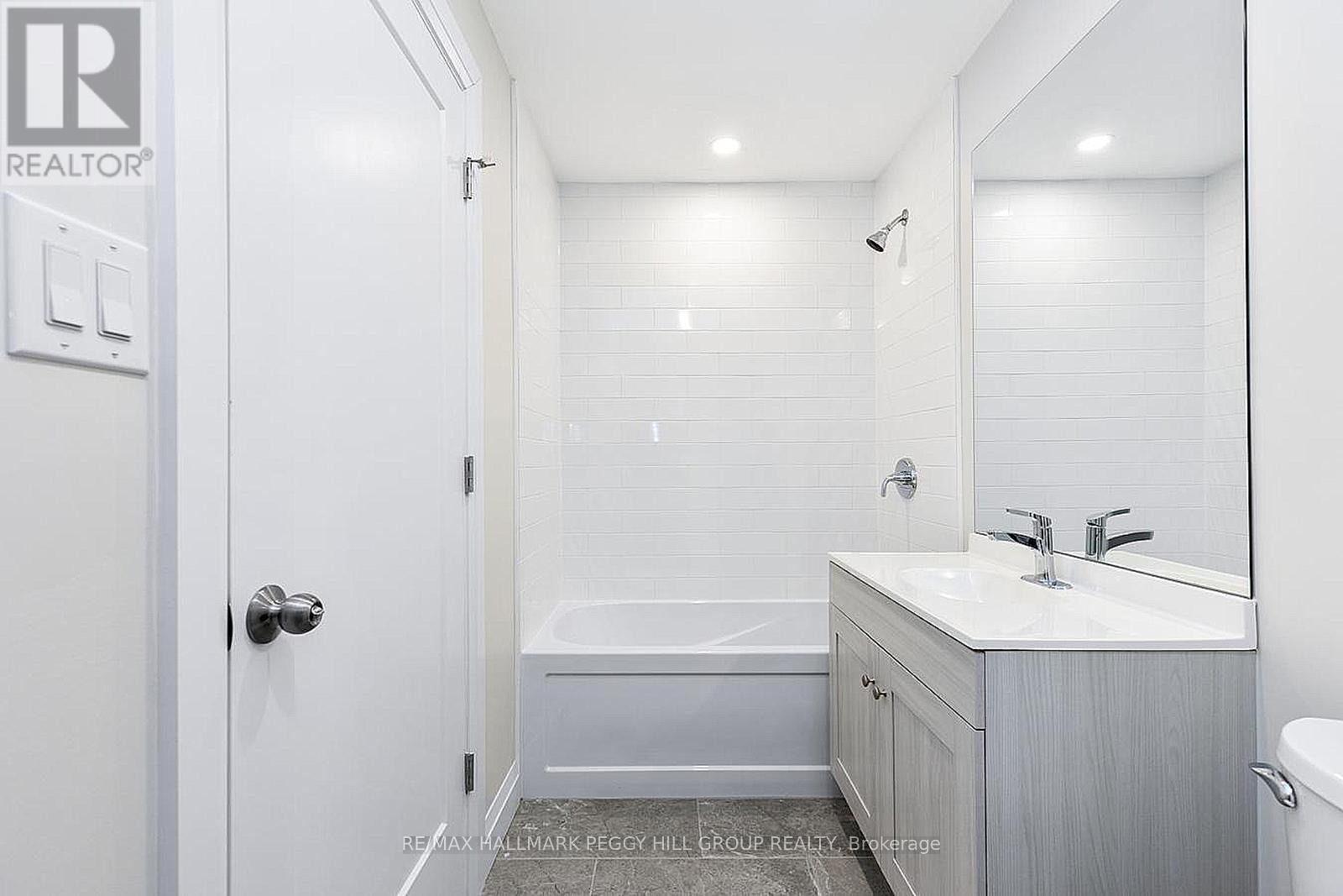Photo 4 of 152 Owen Street, Barrie ON