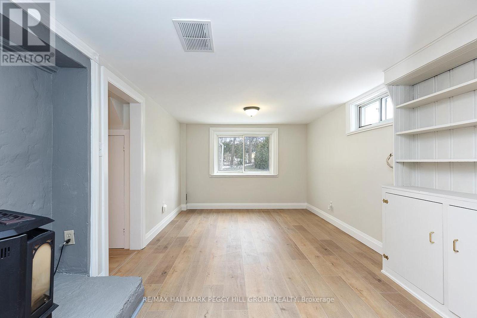 Photo 17 of 152 Owen Street, Barrie ON