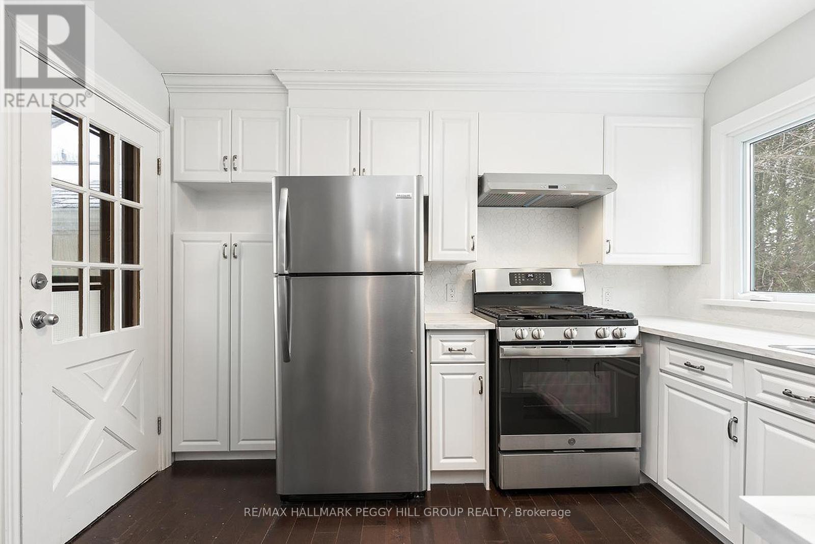 Photo 15 of 152 Owen Street, Barrie ON