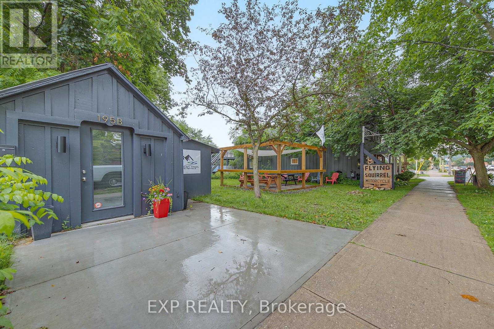 Photo 38 of 2 Francis Street E, Clearview ON