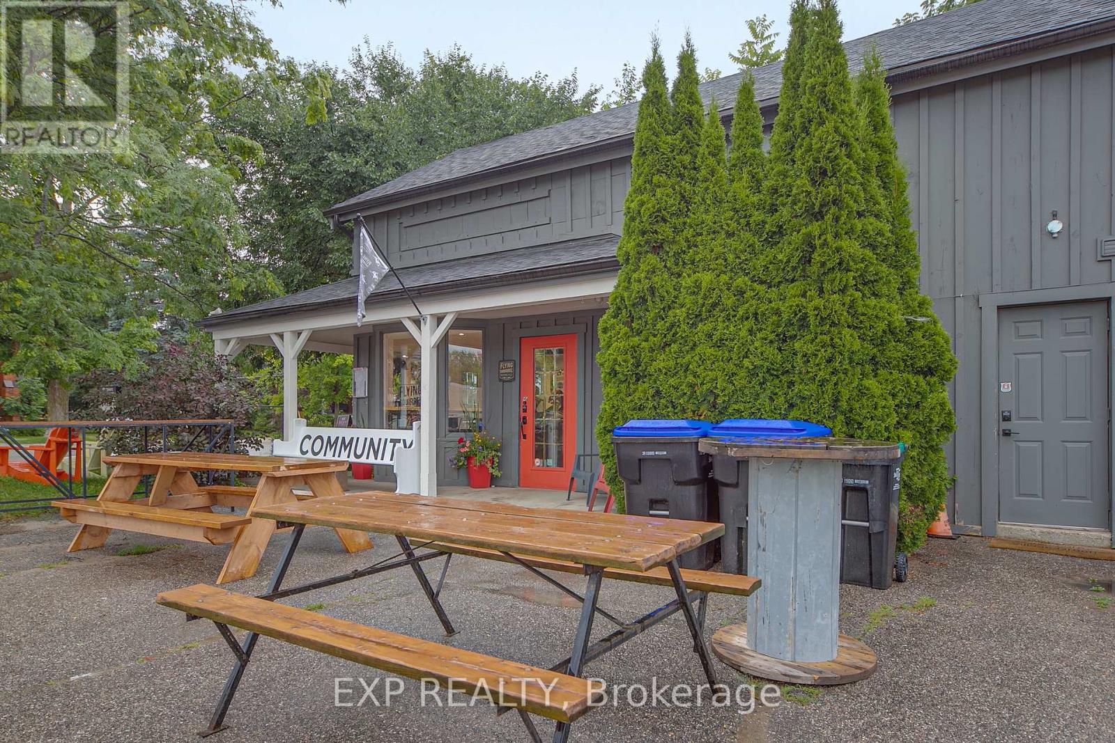 Photo 37 of 2 Francis Street E, Clearview ON