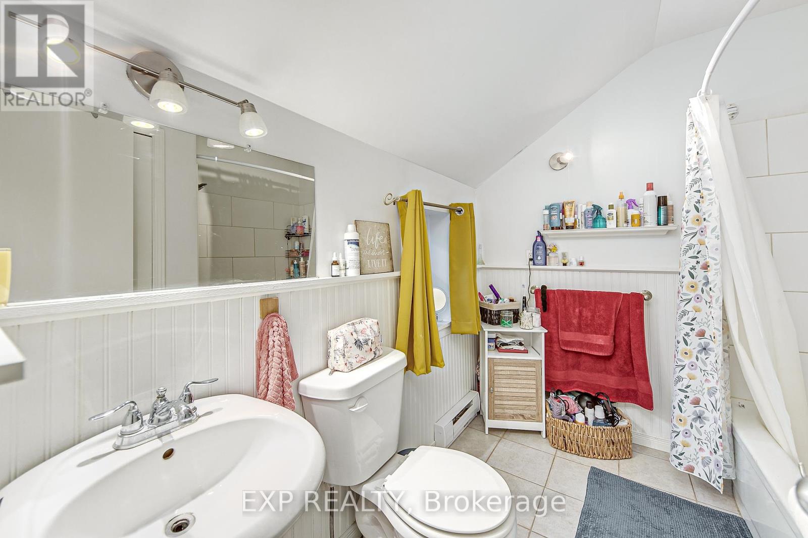 Photo 4 of 2 Francis Street E, Clearview ON