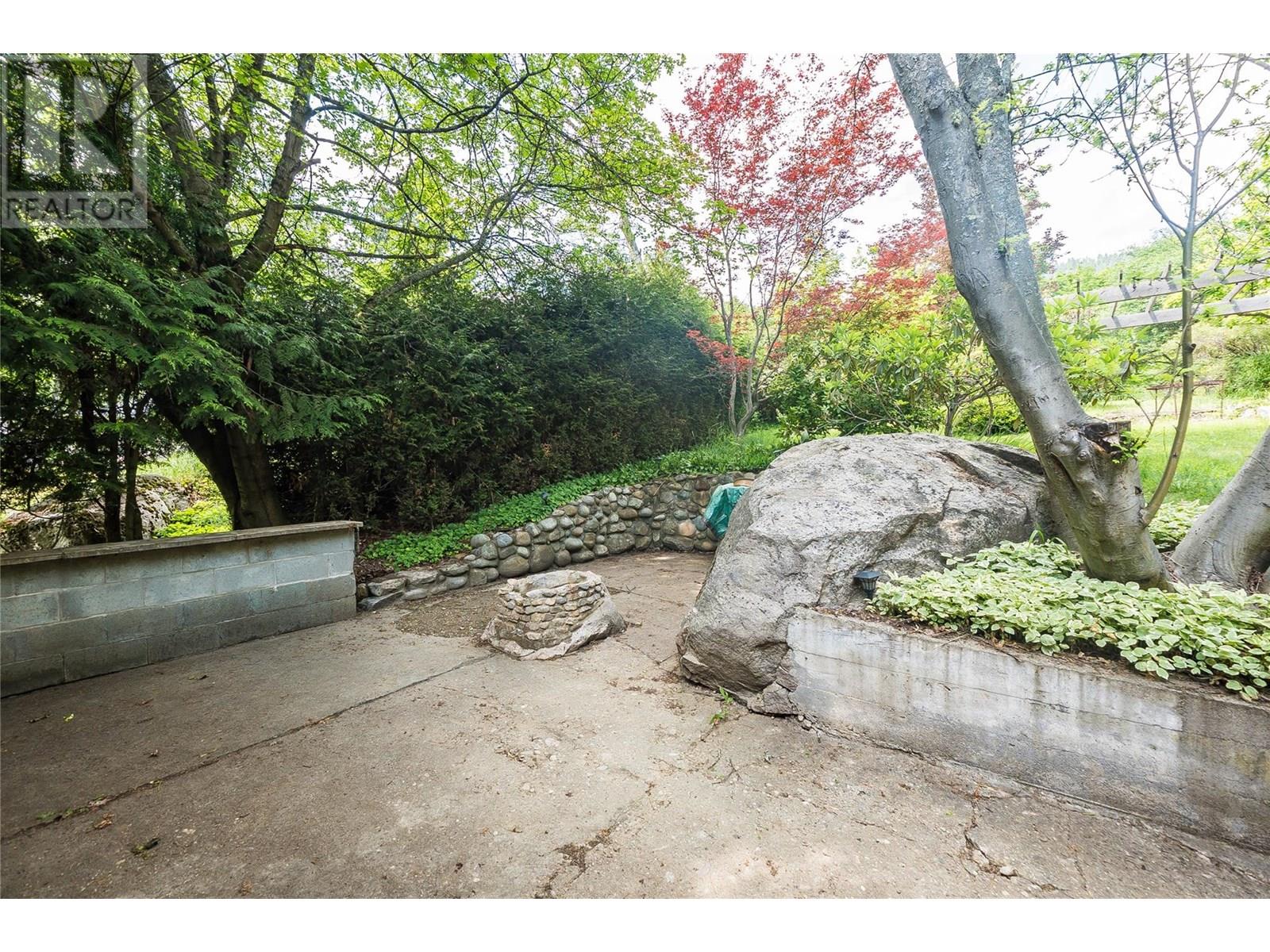 3253 Broadwater Road, Castlegar