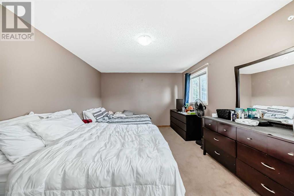 Single Family House for Sale in  Mt Aberdeen Manor SE McKenzie Lake Calgary 