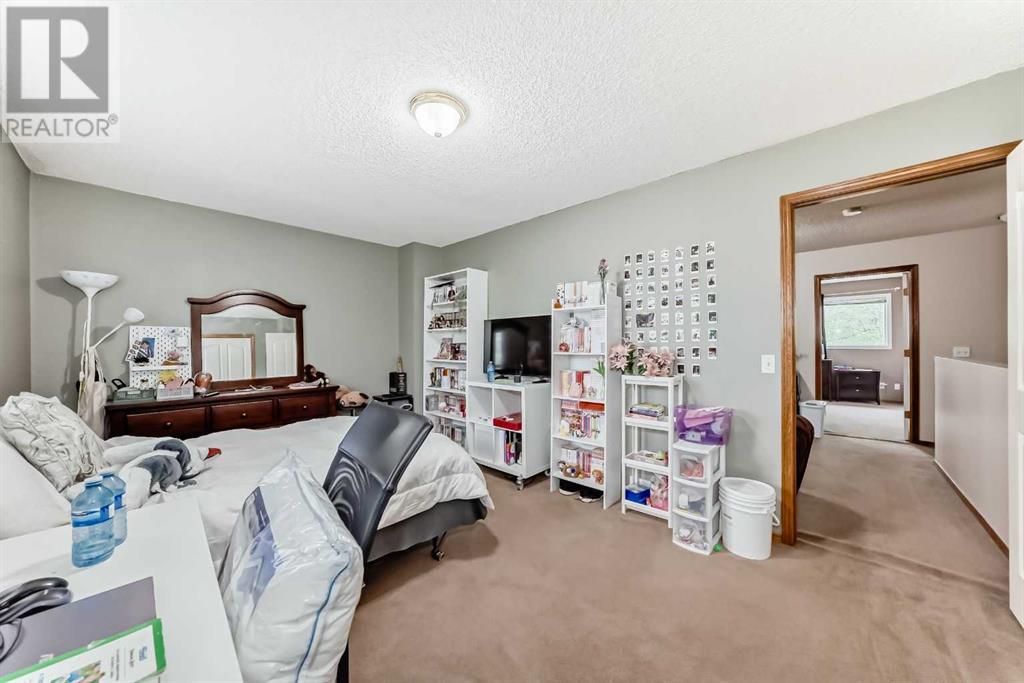 Single Family House for Sale in  Mt Aberdeen Manor SE McKenzie Lake Calgary 