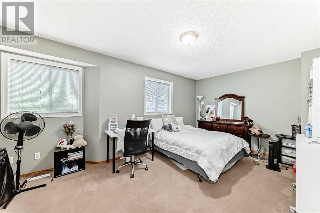 Single Family House for Sale in  Mt Aberdeen Manor SE McKenzie Lake Calgary 
