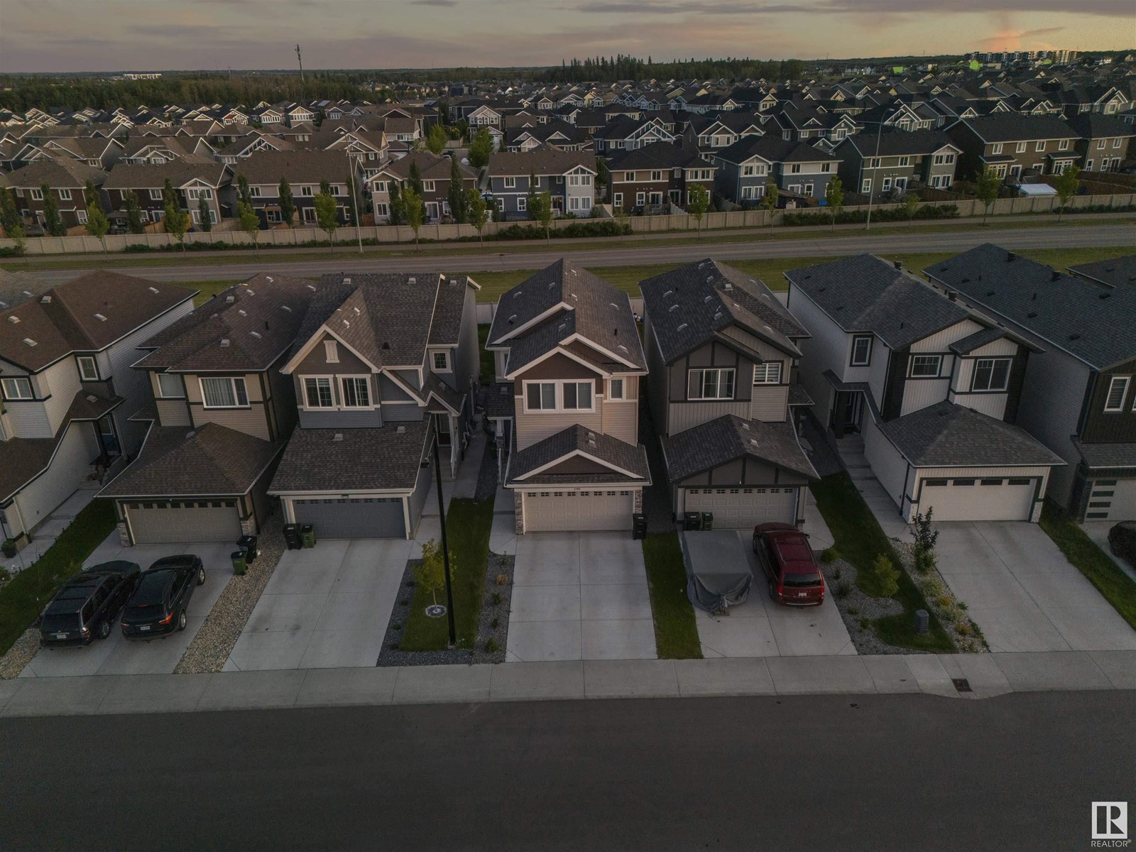 Photo 2 of 1745 Erker Wy Nw, Edmonton AB