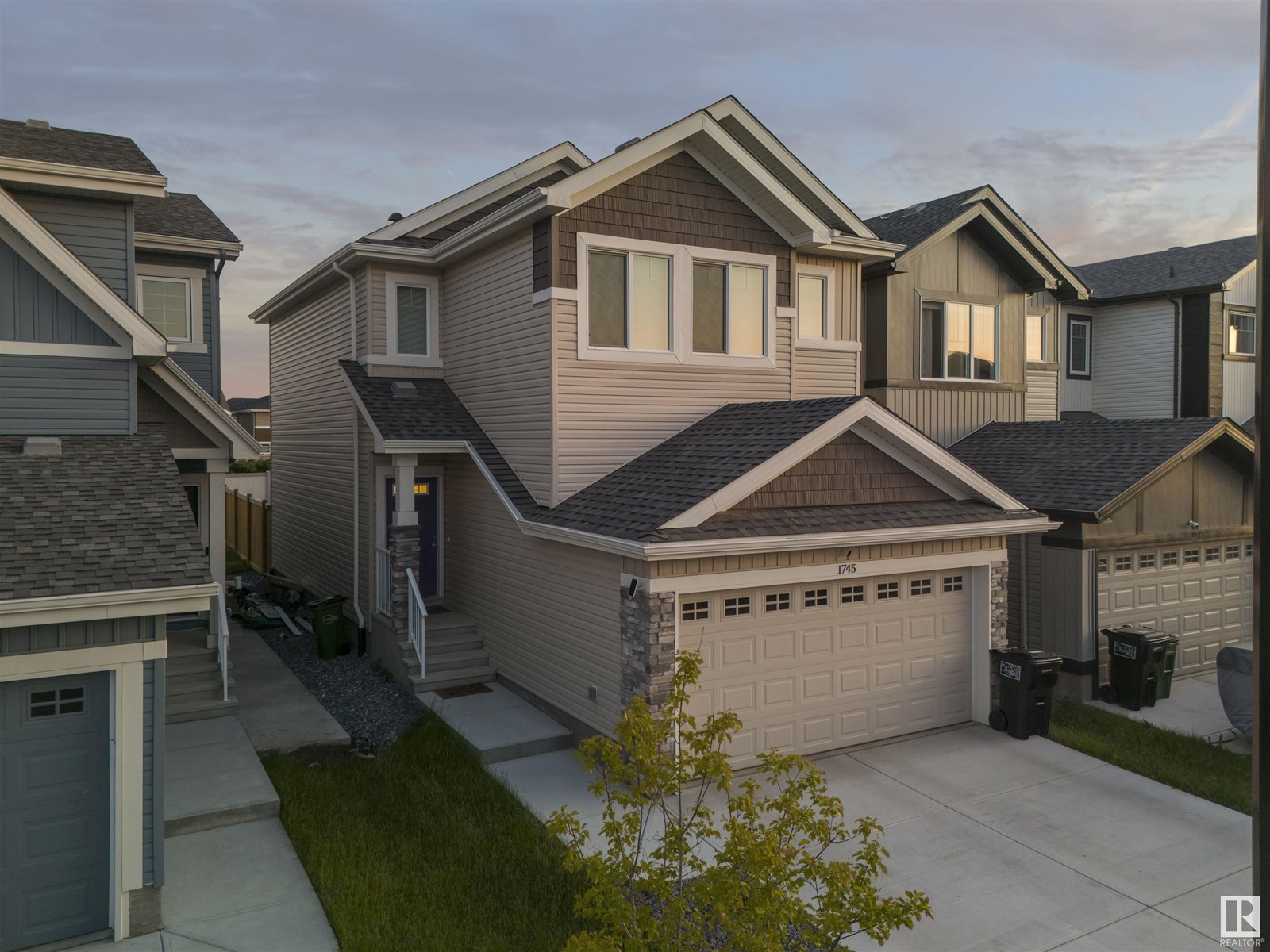 Photo 3 of 1745 Erker Wy Nw, Edmonton AB