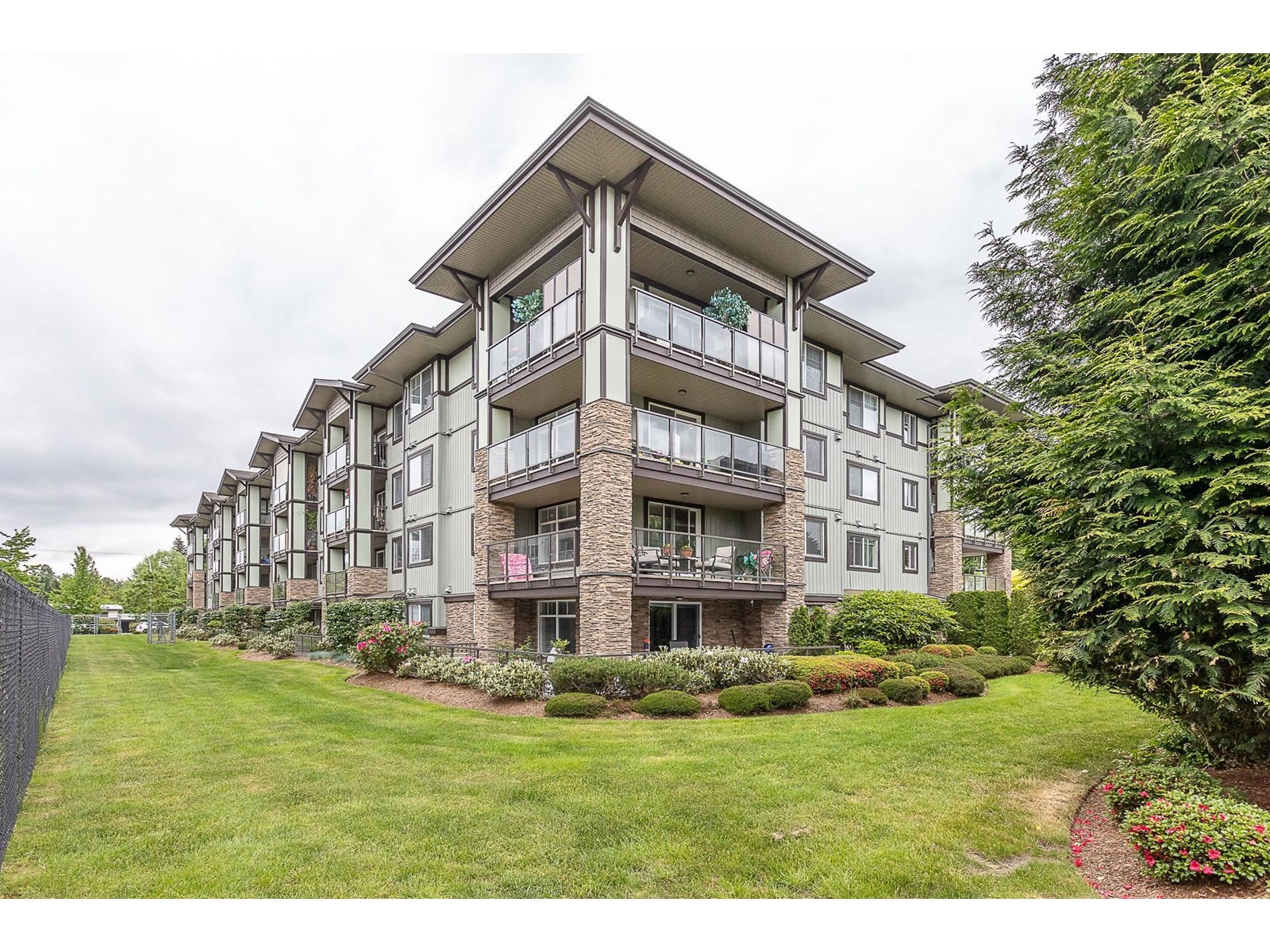 Photo 13 of 104 2038 Sandalwood Crescent, Abbotsford BC