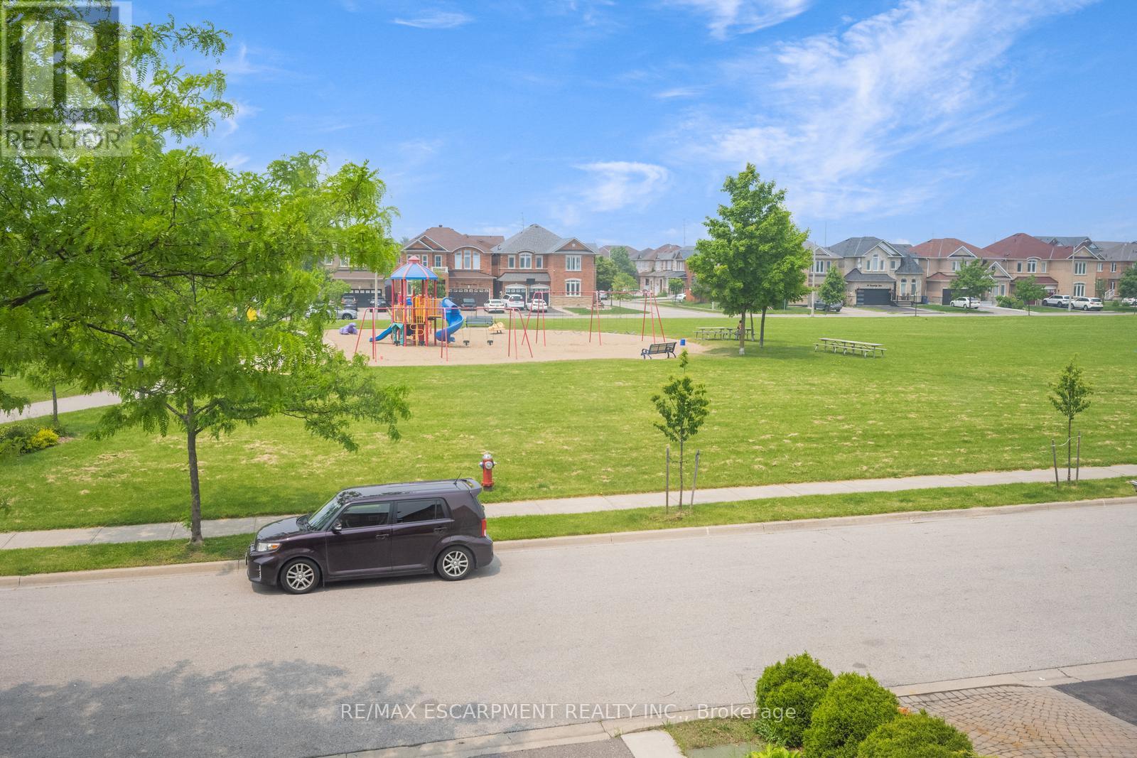 Photo 2 of 27 Putnam Drive, Brampton ON