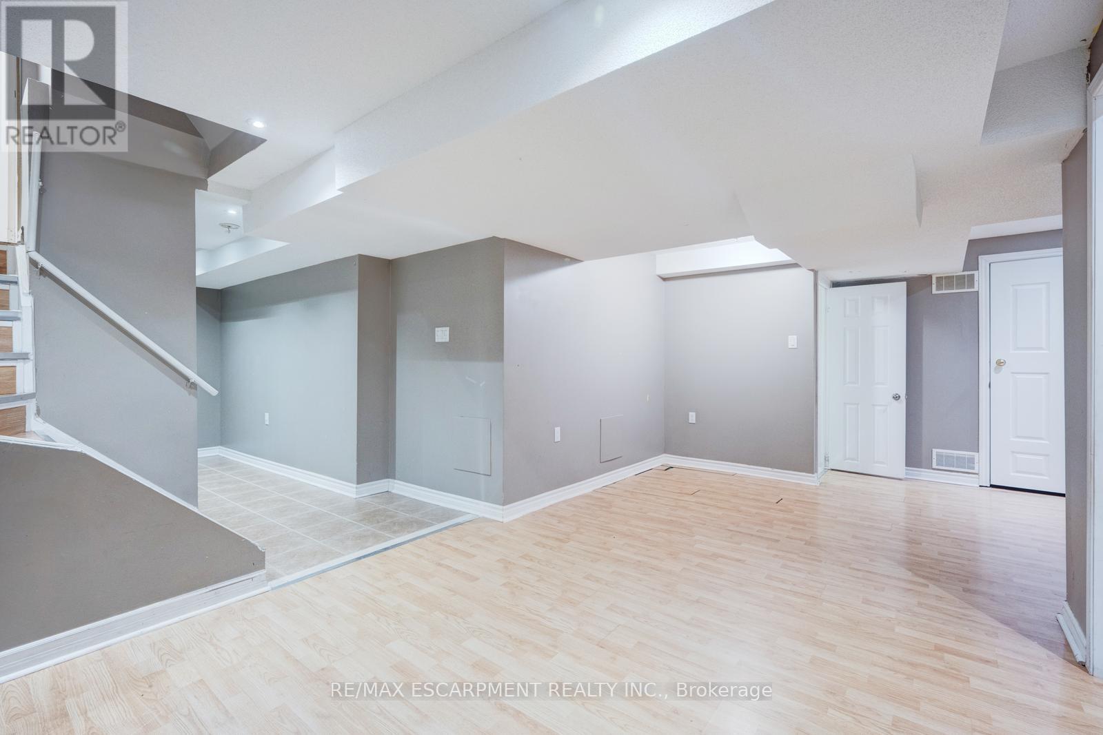 Photo 35 of 27 Putnam Drive, Brampton ON