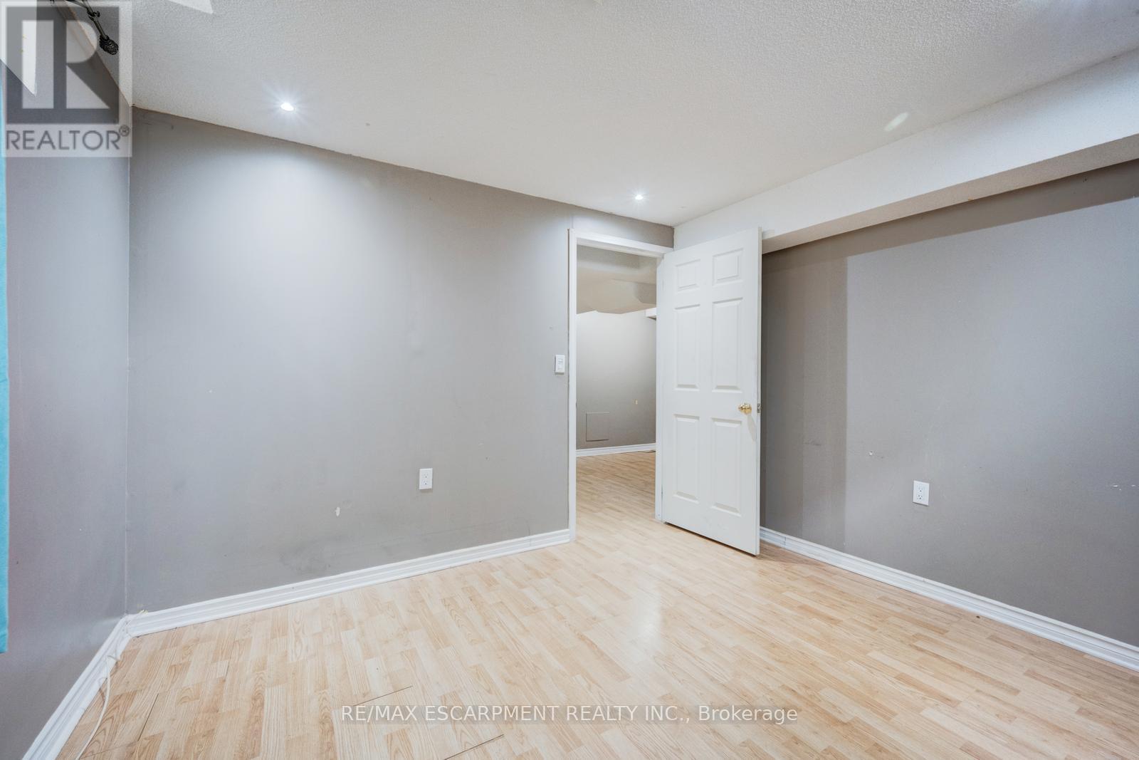 Photo 36 of 27 Putnam Drive, Brampton ON