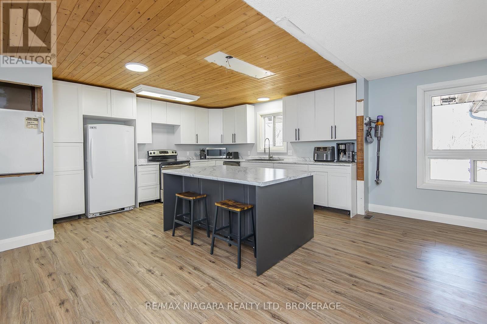 Photo 10 of 4530 Marshall Road, Niagara Falls ON