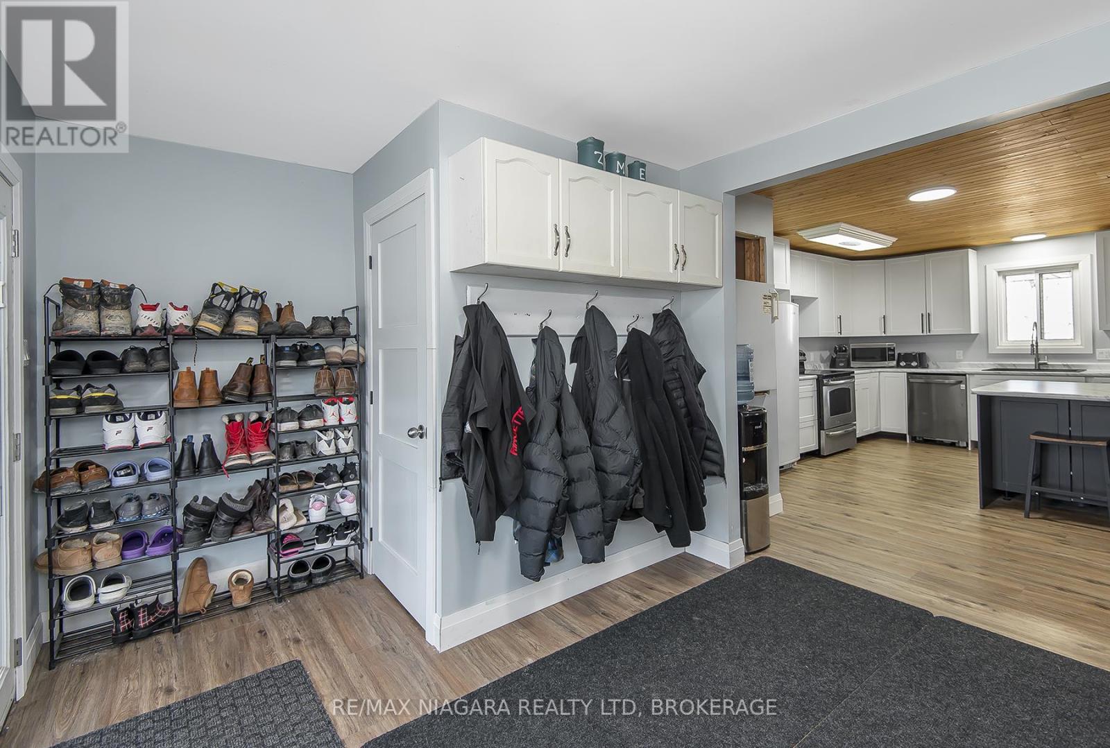 Photo 6 of 4530 Marshall Road, Niagara Falls ON